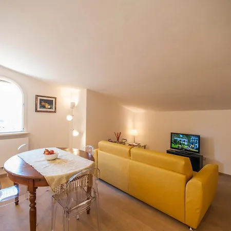 Apartment Guesthost - Exclusive Duomo View Siena