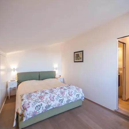 Guesthost - Exclusive Duomo View Apartment Siena