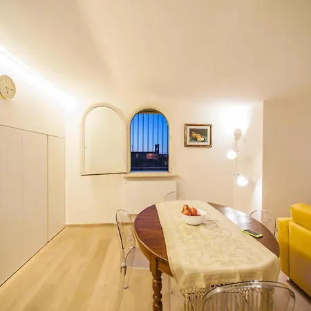 Guesthost - Exclusive Duomo View