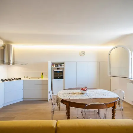 Guesthost - Exclusive Duomo View Apartment Siena