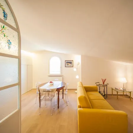 Apartment Guesthost - Exclusive Duomo View