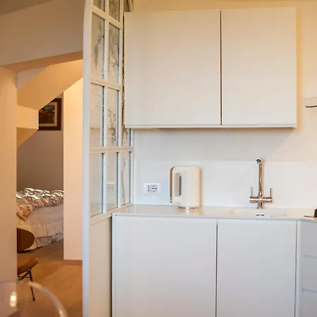 Guesthost - Exclusive Duomo View Apartment