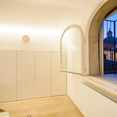 Guesthost - Exclusive Duomo View *