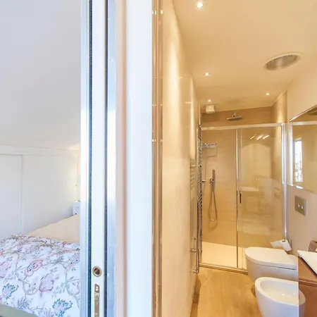 Guesthost - Exclusive Duomo View Apartment *